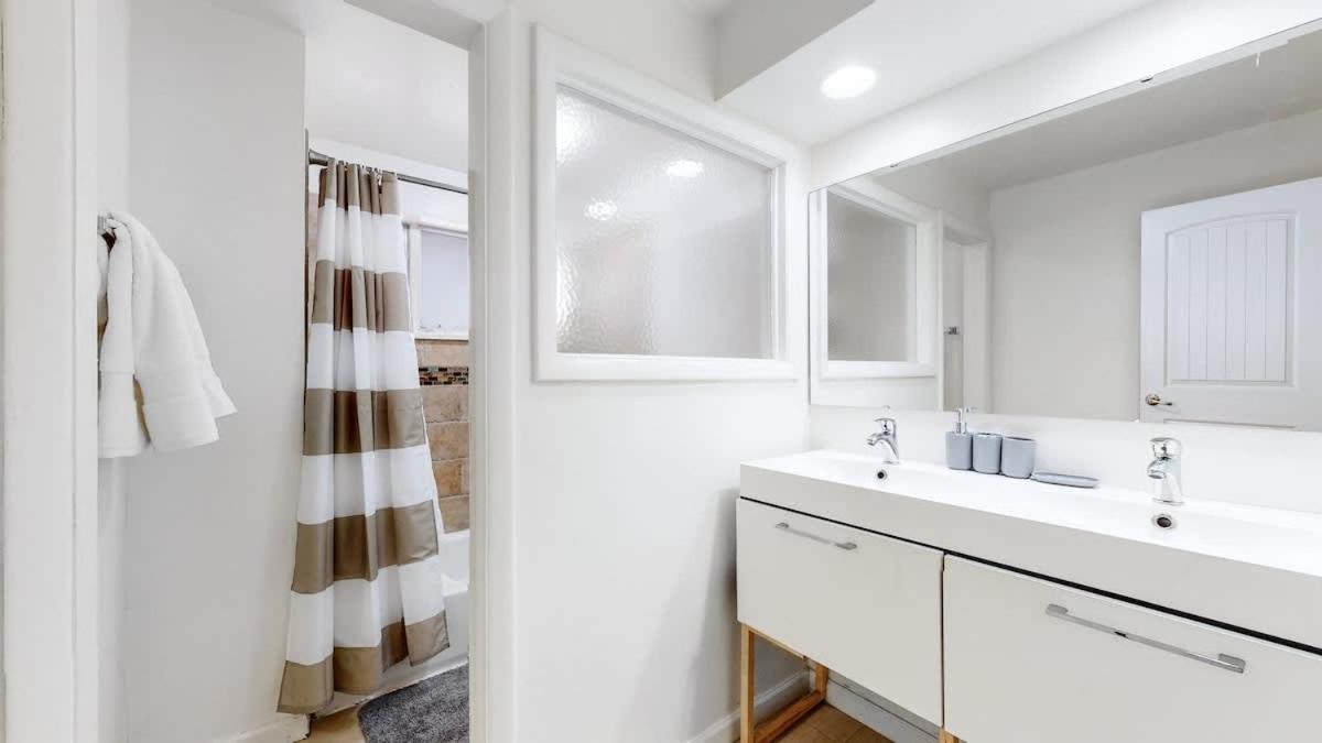 Great Family Upper Unit 3 Bedrooms King Beds Денвер Экстерьер фото